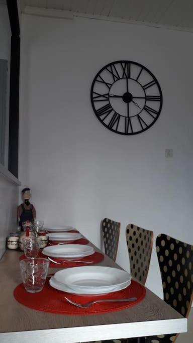 Bel Appartement Au Coeur De La Cite Medievale Sommieres Luaran gambar
