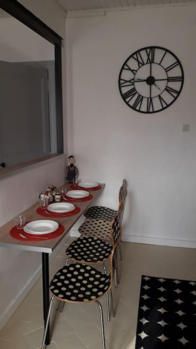 Bel Appartement Au Coeur De La Cite Medievale Sommieres Luaran gambar